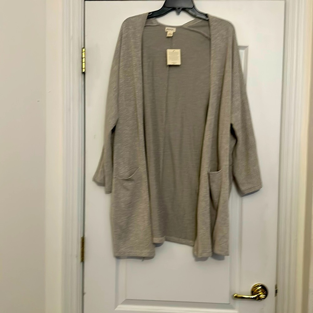 NWT—DONNI LONG RIBBED CARDIGAN. 3/4 QUARTER SLEEVES WITH FRONT POCKETS. OSFA